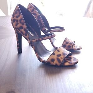 NWOB Nine West Leopard Calf Hair Pump